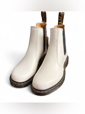 NWT Dr Marten Chelsea Boots